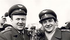 Oldich Pelák (vpravo) do kosmu nakonec nikdy neodletl, Vladím Remek (vlevo)...