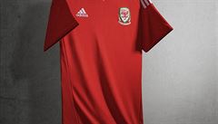 Také hlavní dres Walesu je ervený s bílými pruhy. Jako u vech ostrovních tým...