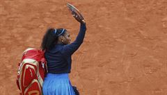 Serena Williamsová se louí s Paíí s trofejí pro poraenou finalistku