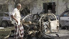 Následky bombového útoku na hotel Ambassador v Mogadišu. | na serveru Lidovky.cz | aktuální zprávy