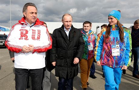Zleva: Mutko, Putin a Isinbajevov.