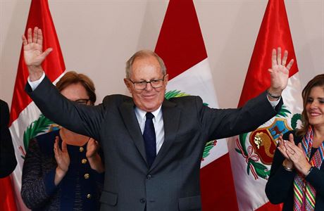 Pedro Pablo Kuczynski slaví vítzství v peruánských prezidentských volbách.