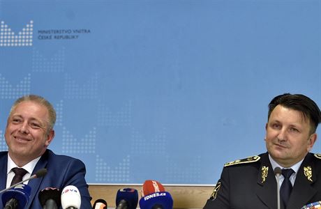 Ministr vnitra Milan Chovanec a policejní prezident Tomá Tuhý