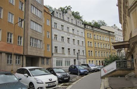 Komplex budov bvalho policejnho editelstv v Karlovch Varech. Dve sdlo...