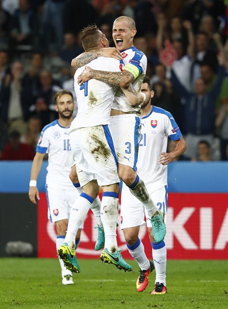 Slovenští fotbalisté se radují. (ilustrační foto)