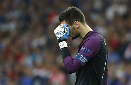 Hugo Lloris by se po obrovské hrubce v závru radji nevidl.