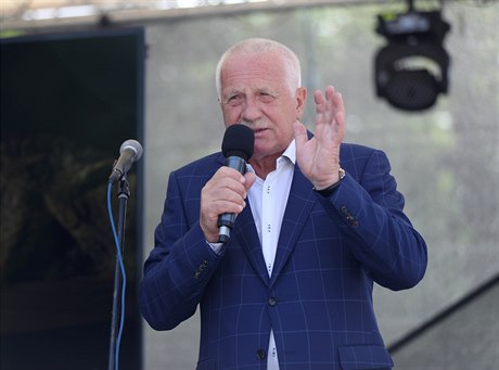 Exprezident Václav Klaus oslavil 19. ervna v Praze na tvanici své 75....