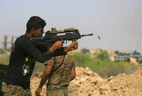 Irácké bezpenostní síly stílí na pozice IS ve mst Fallúda.