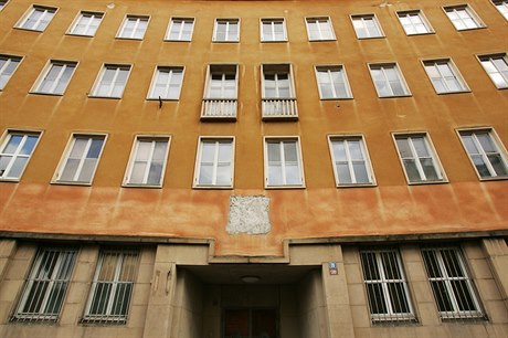 Budova bývalého policejního editelství v Karlových Varech. Za války slouil...