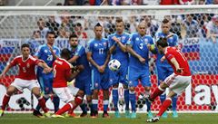 Wales vs. Slovensko (Bale stílí branku).