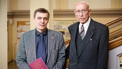 Profesor Jan Bartoníek (vlevo) a profesor Radomír ihák na konferenci o Karlu...