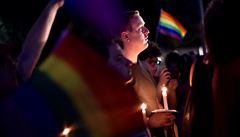 Londýntí organizátoi pochodu za práva homosexuál gay pride, který se v...