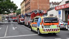 V Praze hořela střecha italské restaurace. Zasahovalo sedm hasičských jednotek