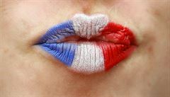 Francouzský polibek na úvod fotbalového Eura.