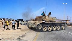 Postup jednotek spojených s libyjskou vládou národní jednoty do nitra Syrty,...