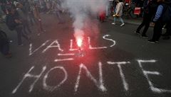Valls = hanba. Demonstrace a stávky ve Francii kvli sporné reform zákoníku...