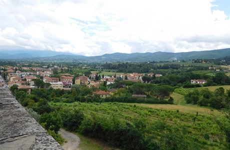 Pohled na Tosknsko z parku Passegio del Prato