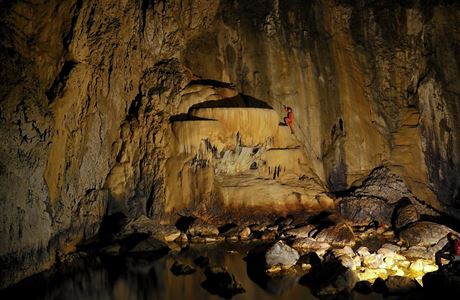 Nádherné útvary uvnit jeskyn