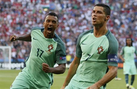 Ronaldo a Nani slaví