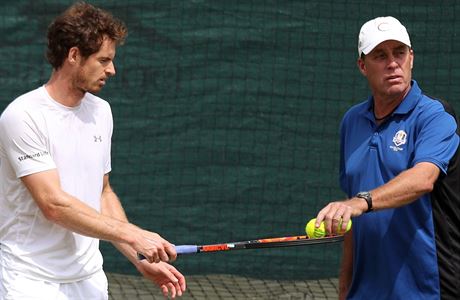 Andy Murray trnuje ped prvnm kolem Wimbledonu s Ivanem Lendlem.