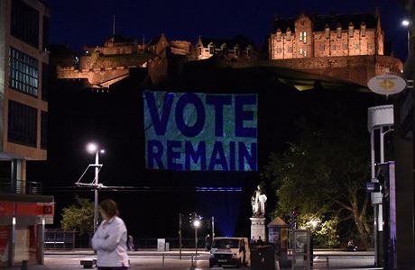 Npis zstame v Unii promtan na hrad v Edinburghu.