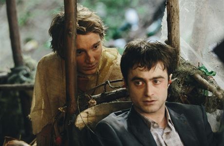 Paul Dano a Daniel Radcliffe ve filmu výcarák.