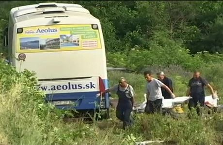 Tragick havrie autobusu slovensk cestovn kancele Aeolus (zbr z...