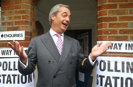 Bohorovnost nade ve. Nigel Farage odvolil.