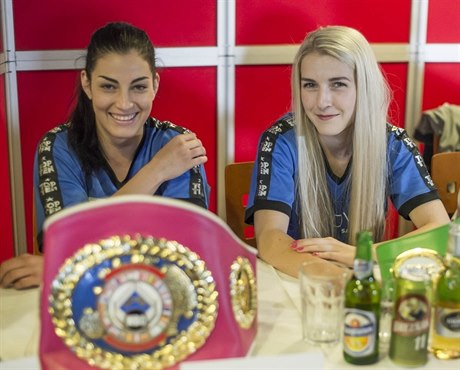 eské boxerské krásky Lucie Sedláková a Fabiana Bytyqi.