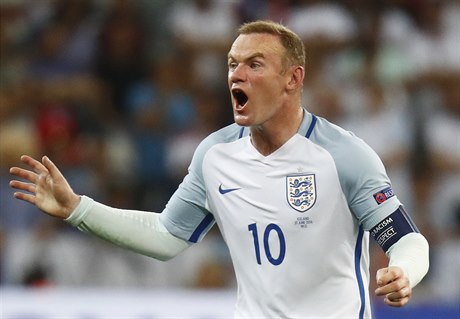 Anglie vs. Island (zklamaný Rooney).