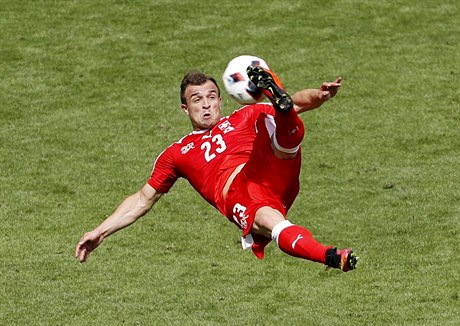 Euro 2016: Švýcarsko - Polsko (Xherdan Shaqiri střílí gól)