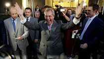 Nigel Farage, f protievropsk strany UKIP, slav odchod Britnie z EU.