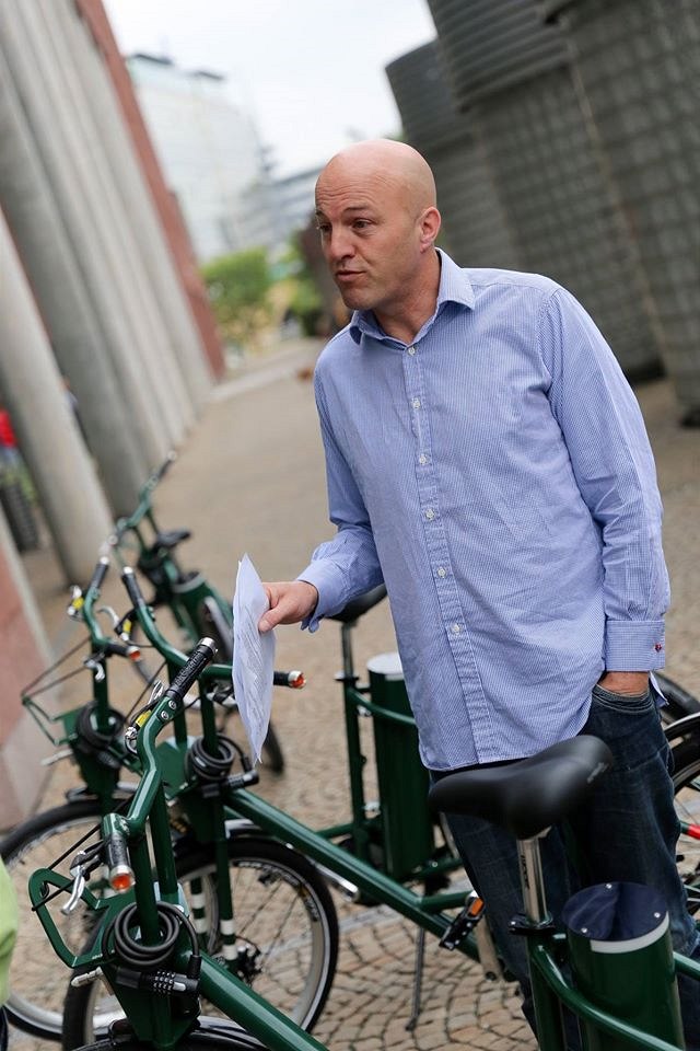 Podnikatel Charles Butler se nyní v�nuje hlavn� firm� Homeport, která dodává...