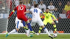 Slovensko vs. Anglie (Rooney pálí).
