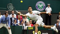 Novak Djokovi v prvním kole Wimbledonu 2016.