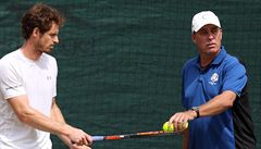 Andy Murray trénuje ped prvním kolem Wimbledonu s Ivanem Lendlem.