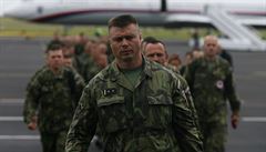 Nadávat českým vojákům do žoldáků je přestupek. Policie uzavřela první případ