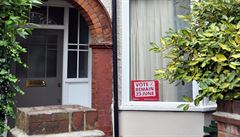 Obyvatelé tohoto londýnského domu (na snímku z 18. ervna) podporují setrvání...