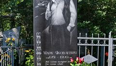 Denis Tarasov se vnoval focení náhrobk bývalých mafián. Megalomanská...