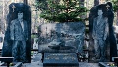 Denis Tarasov se věnoval focení náhrobků bývalých mafiánů. Megalomanská...