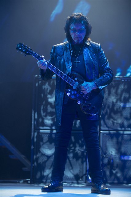 Tony Iommi se svojí kytarou.