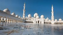 Velká mešita šejka Zajeda v Abú Dhabí, hlavním městě Spojených arabských...