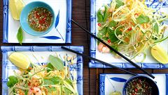 Vietnamský salát ze zelené papáji s krevetkami