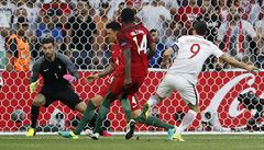 Polsko vs. Portugalsko (Lewandowski stílí gól).