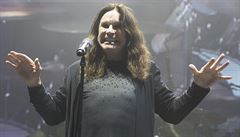 Ozzy Osbourne bhem praského koncertu v O2 Arén.
