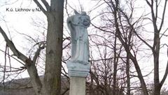 Sloup se sochou panny Marie v Lichov. Uloena je na tamním obecním úad.