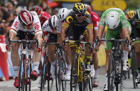 Dojezd 3. etapy Tour 2016 - Cavendish ped Greipelem.