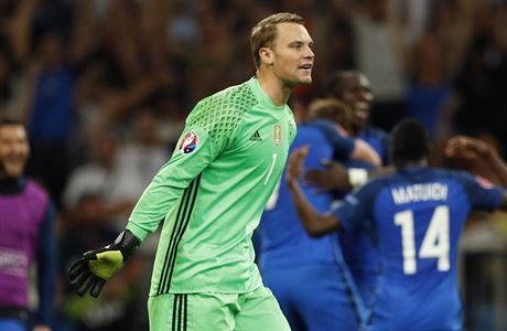 Nmecký gólman Manuel Neuer nezabránil výhe Francouz. Bhem utkání dvakrát...