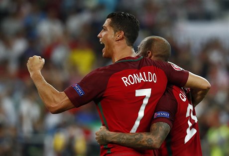 Polsko vs. Portugalsko (Ronaldo a Quaresma slaví).