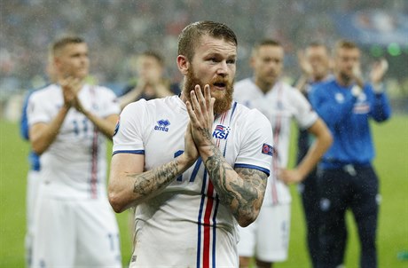 Fotbalisté Islandu po vyřazení z Eura.